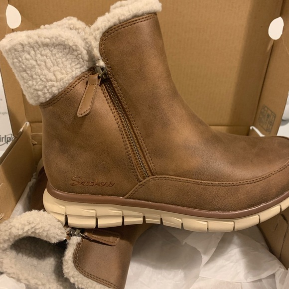 Skechers Shoes - Skechers boots women’s size 8